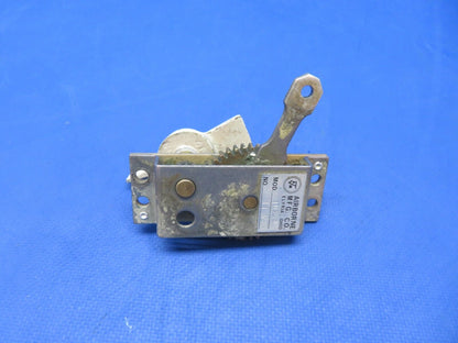 Cessna 310 / 310Q Airborne RH Fuel Selector Valve Gear Box  P/N 1M2-4 (0823-621)