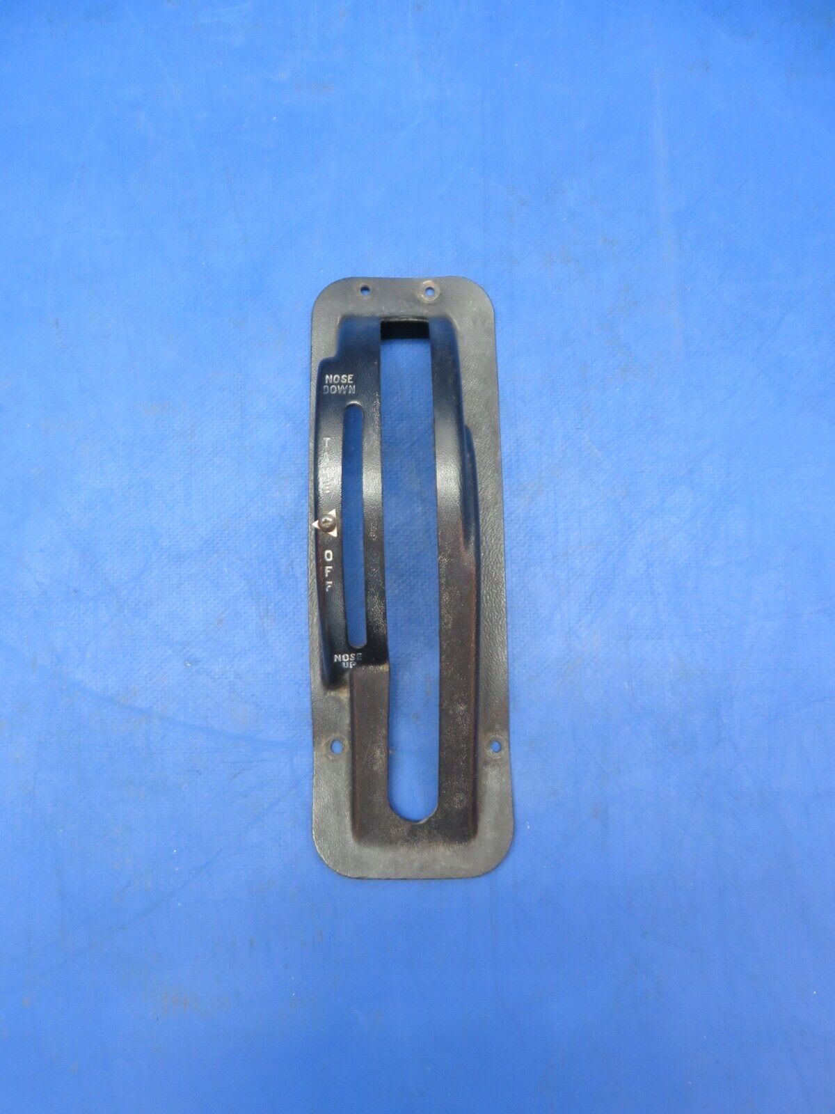 Cessna 182D / 182 Cover Assy Trim Control Wheel P/N 0713025-2 (0923-531)