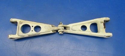 Beech Debonair Torque Knee Upper and Lower P/N 45-815011-10 (0119-407)