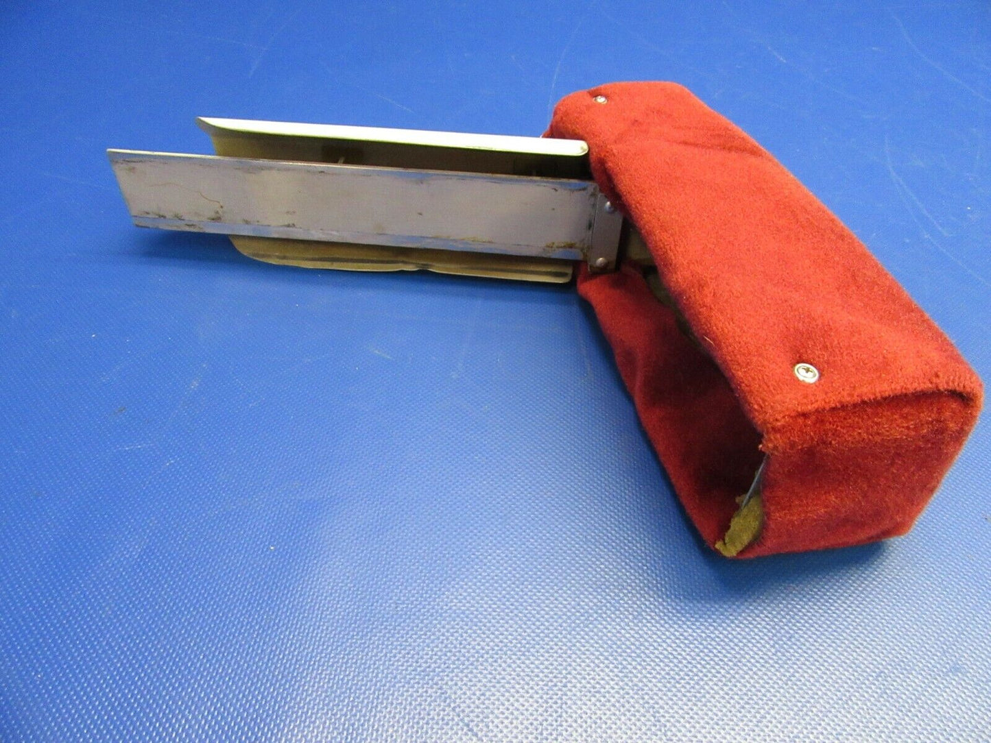 Beech Baron 95-B55 Front Seat Center Arm Rest Assembly P/N 35-534372-1 (1121-358