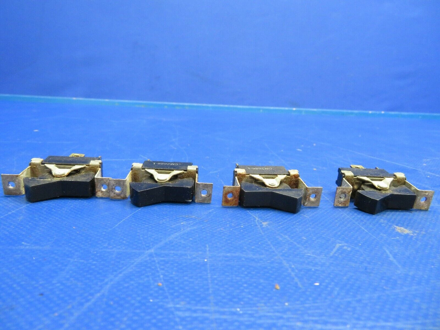 Cessna 310P Switch LOT OF 4 P/N CM2686-1 (0620-800)
