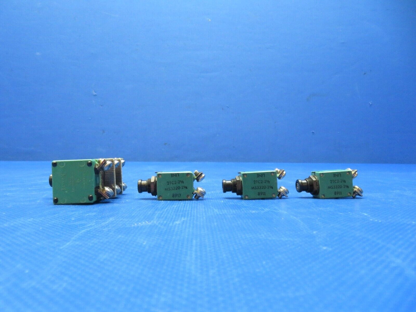 Klixon 25 amp & 2.5 amp Circuit Breaker P/N 9TC-25 LOT OF 4 (0224-195)