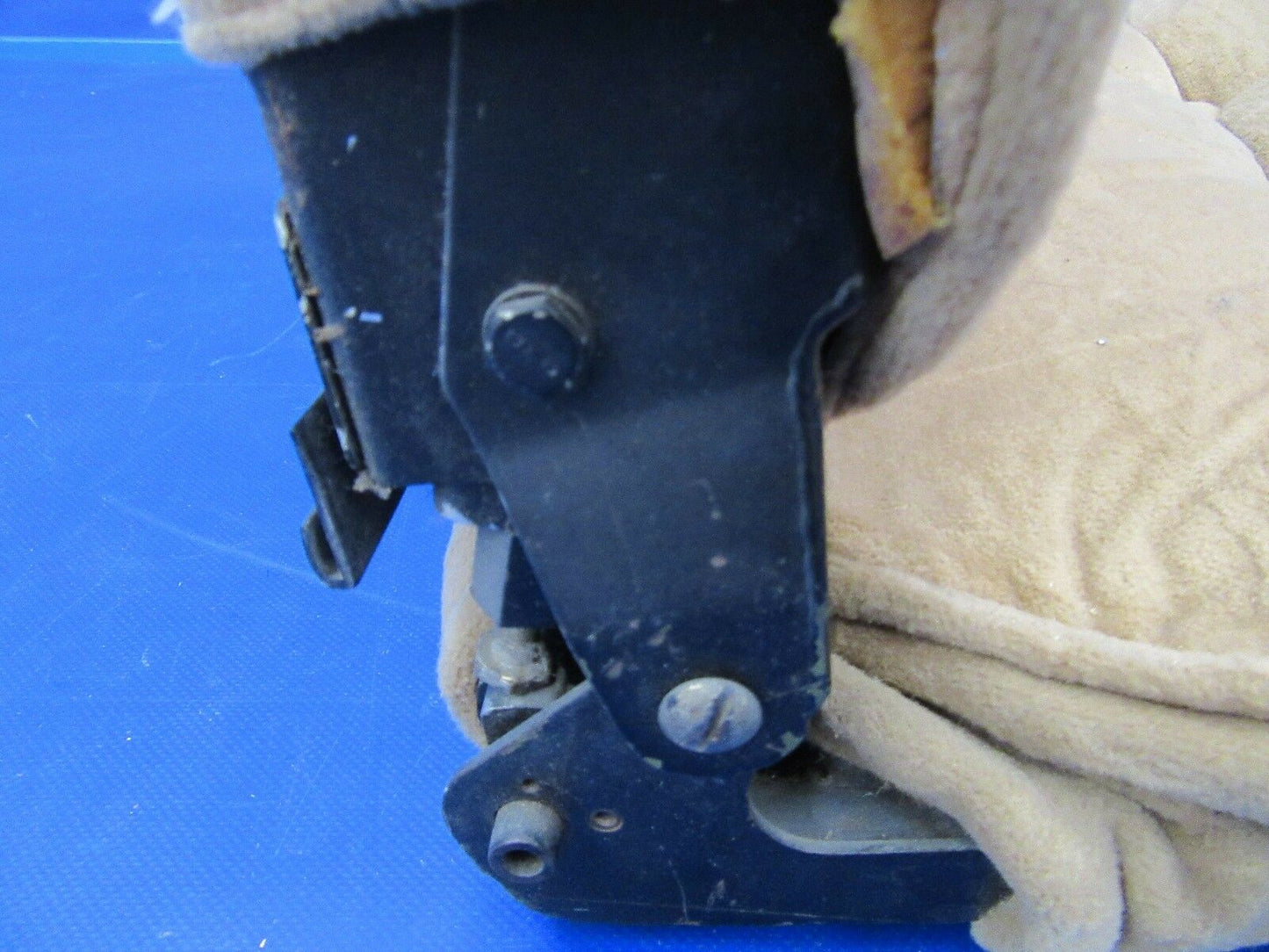Piper PA-32 Cherokee Six Center Seat Beige Upholstery (0418-203)