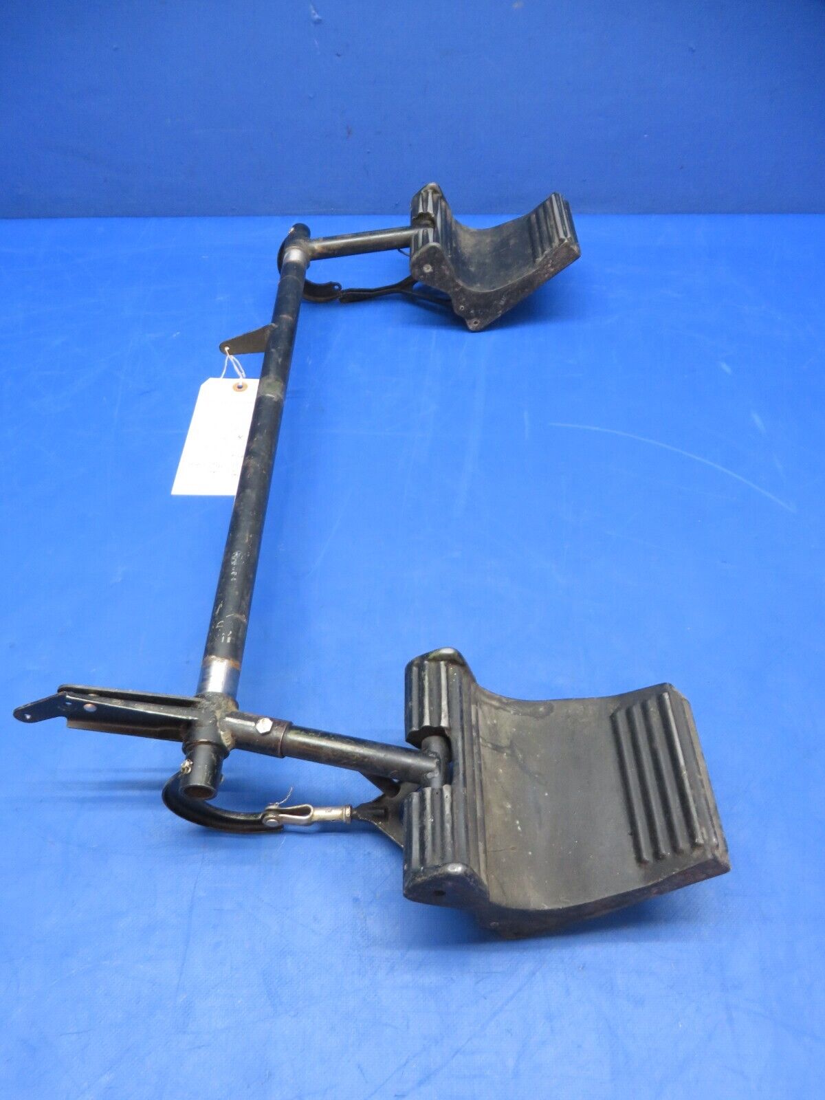 Cessna 310 /310Q Rudder Pedal LH  Torque Tube w/ Pedal P/N 0813018-15 (0923-400)