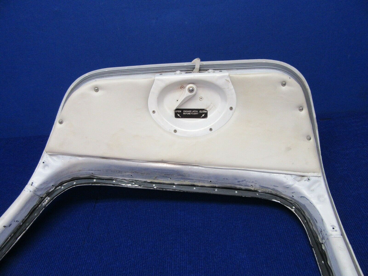 Piper PA-32-300 Cabin Door FWD NO KEY NO GLASS 68185-00, 68185-000 (1121-543)