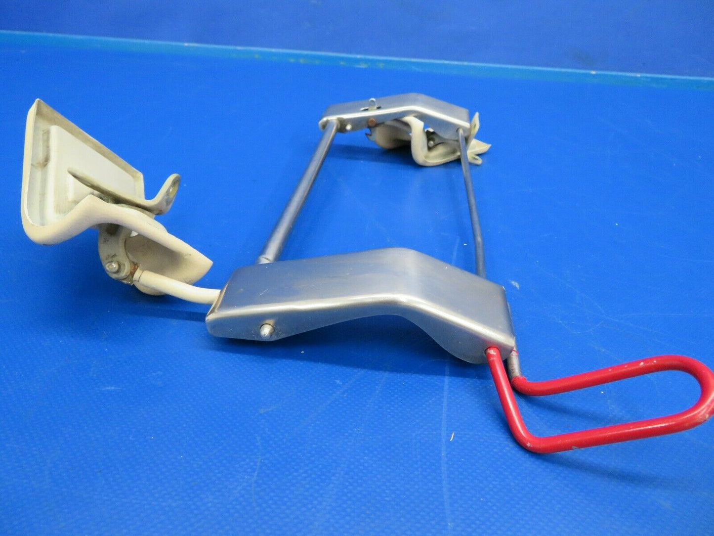 Beech Baron 95-B55 Window Latch Assembly RH 35-410291-632 (0320-21)