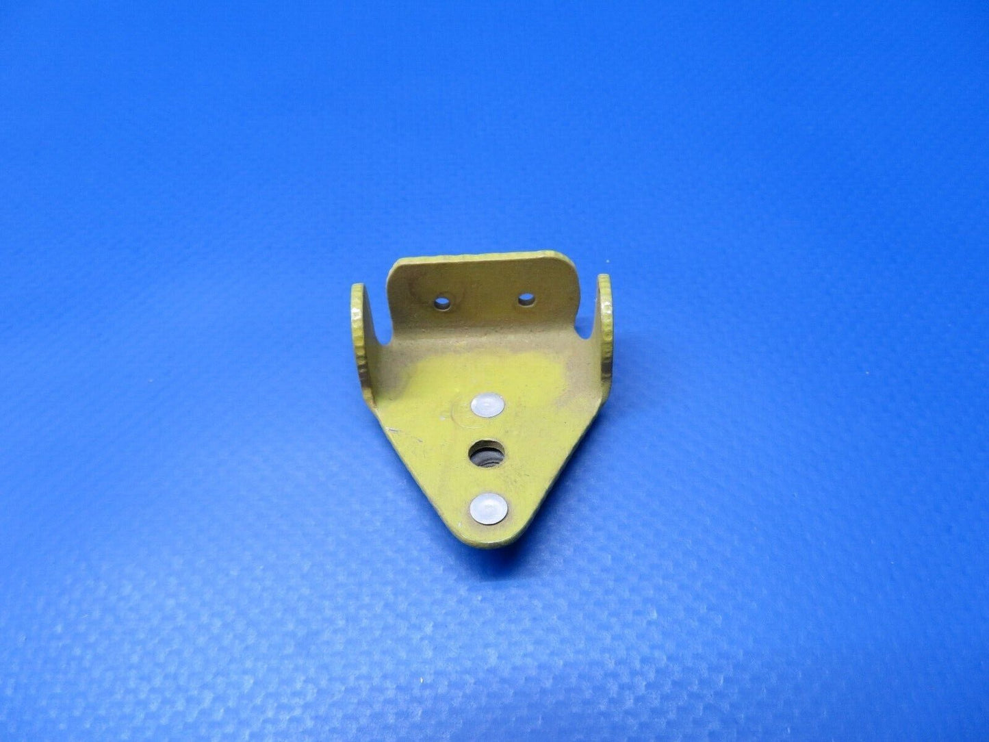 Piper Center Hinge Bracket P/N 40042-009 NOS (0922-327)