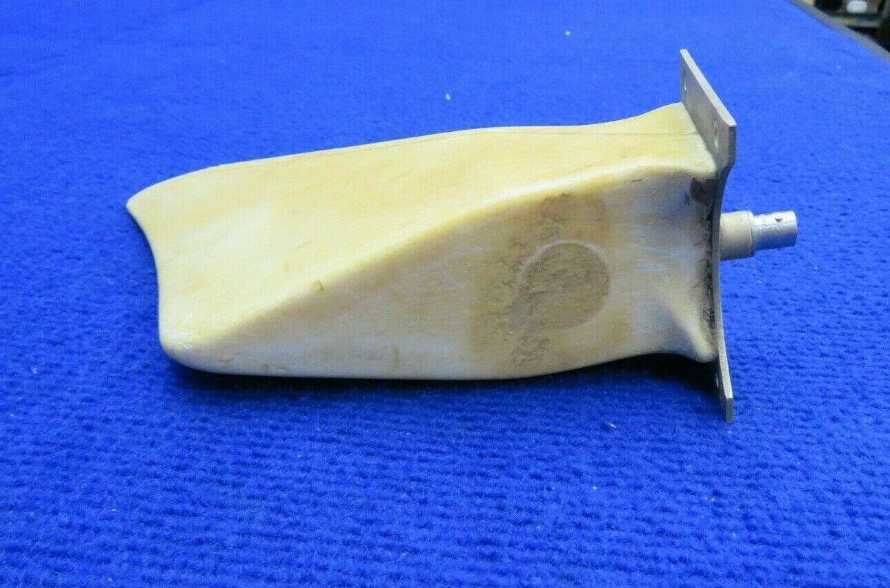 Beech 58 Baron Dorne & Margolin ELT Antenna DM Q18-4 PN 58-380117-1 (0322-738)