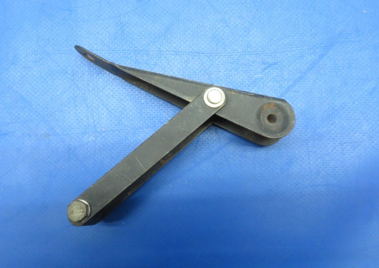 Piper PA-25 Latch Assy FWD Distributor Attachment P/N 61781-00 (0523-131)
