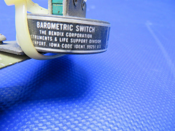 Bendix Barometric Switch w / Bracket GB300NA145 (0221-50)