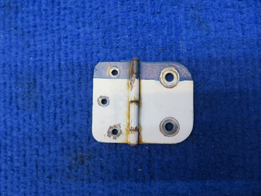 Cessna 150 / 150F Cabin Door Hinge Lower P/N 0413390-19 (0822-553)