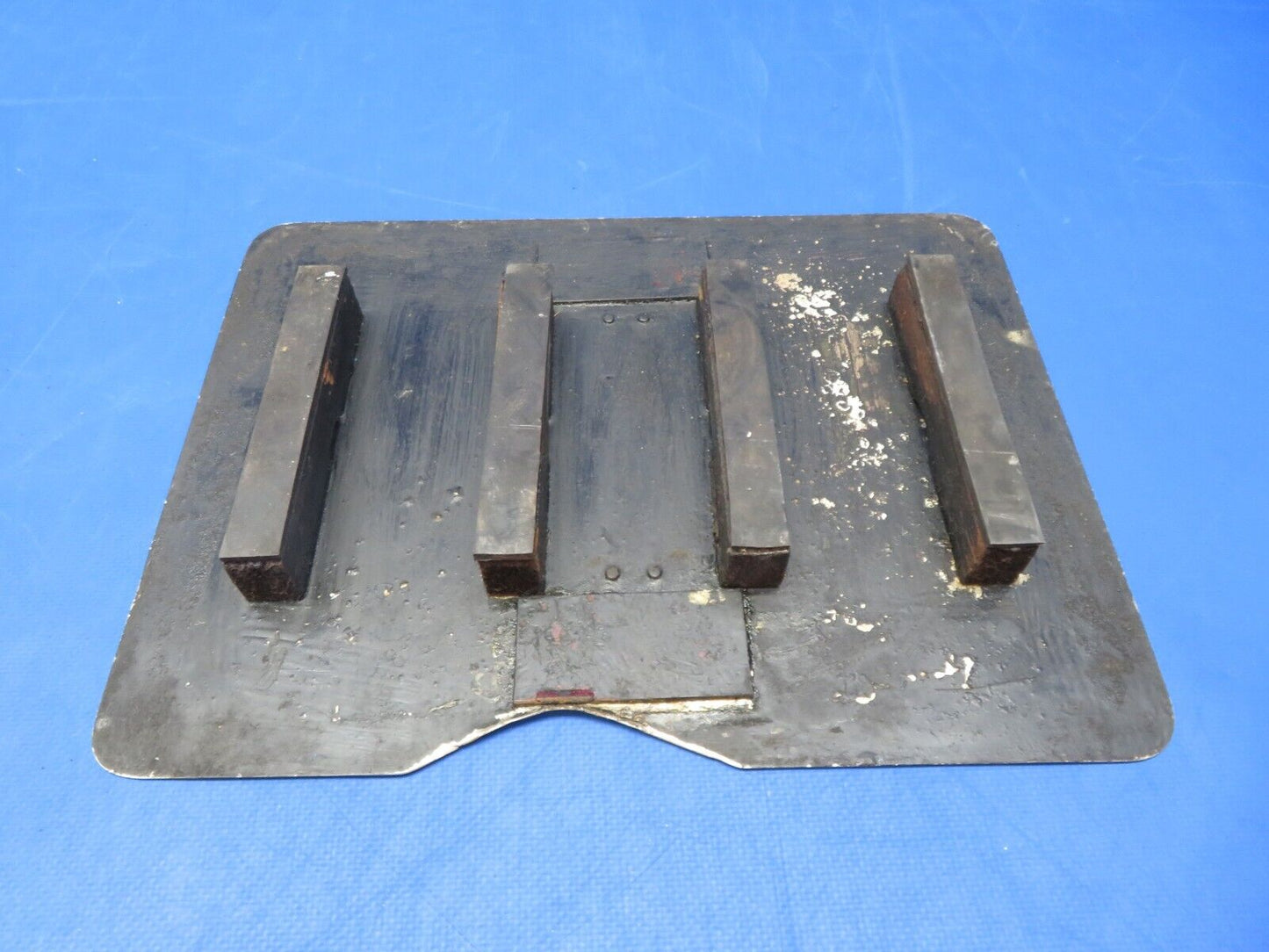 Cessna 310 / 310Q LH Wing Battery Box Assy w/ Lid P/N 0822011-1 (0823-778)