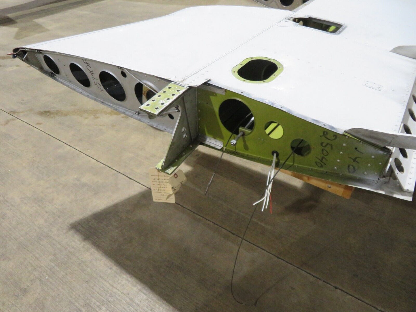 1968 Piper PA-28-140 Cherokee LH Wing P/N 66601-04 (0324-98)