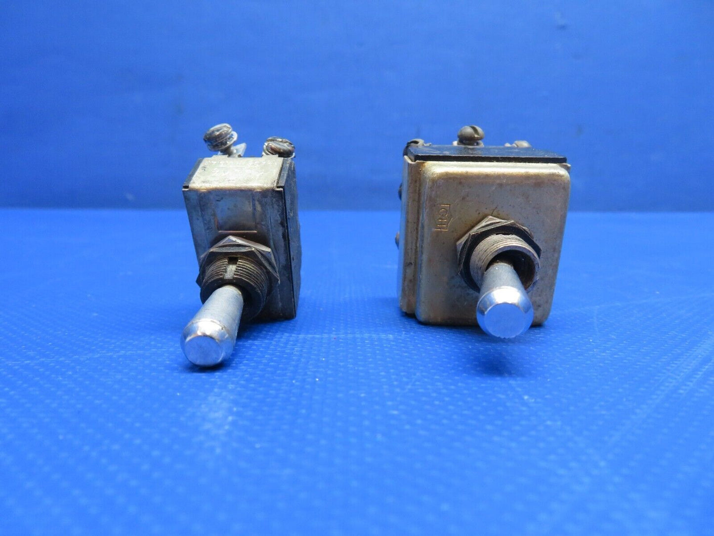 Beech D95A Travel Air Toggle Switches & Circuit Breakers LOT OF 13 (0324-1725)