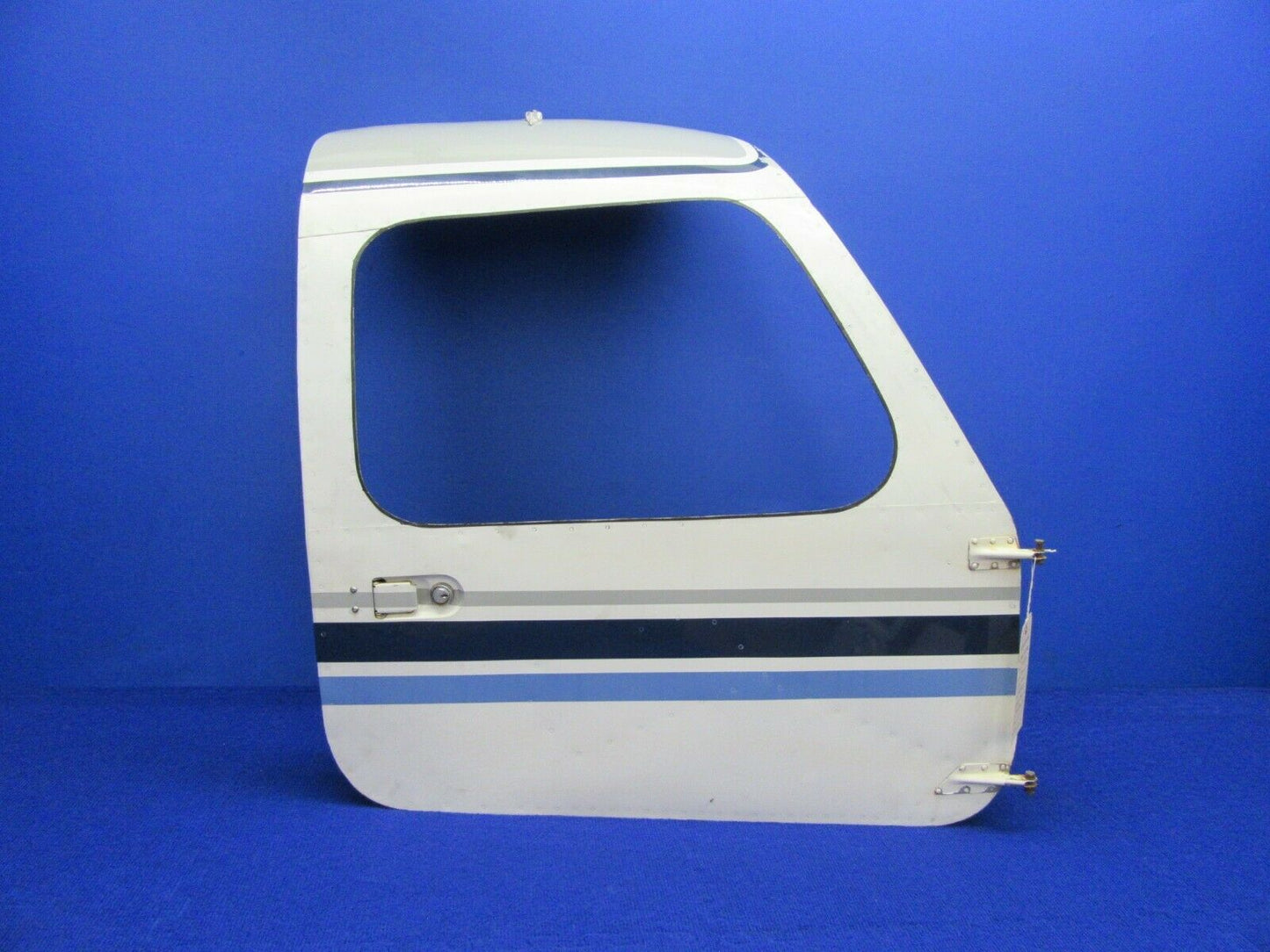 Piper PA-32-300 Cabin Door FWD NO KEY NO GLASS 68185-00, 68185-000 (1121-543)