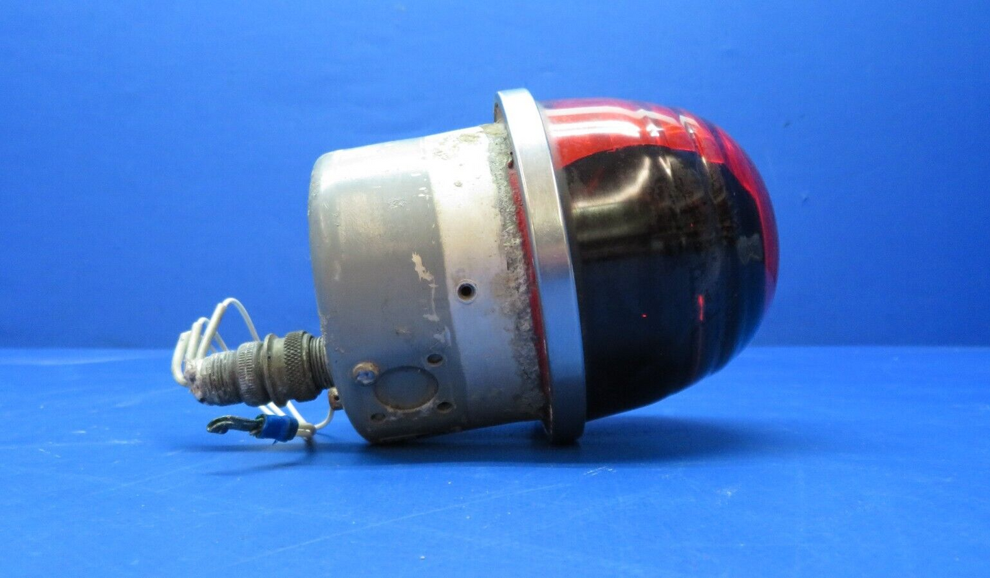Cessna 401 Anti-Collision Beacon Assembly P/N C621002-0105 FOR PARTS (0523-210)