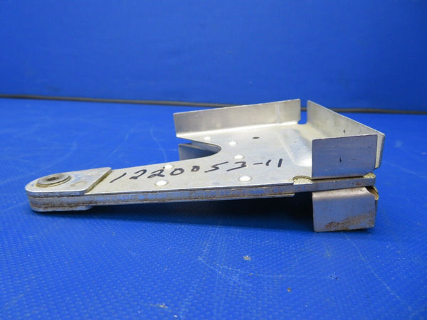 Cessna 210, 206 Hinge Bracket P/N 1220053-17, 1220053-11 NOS (0821-724)