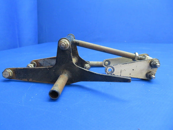 Piper PA-28R-200 Arrow Nose Gear Door Bellcrank Assy P/N 67361-00 (1022-673)