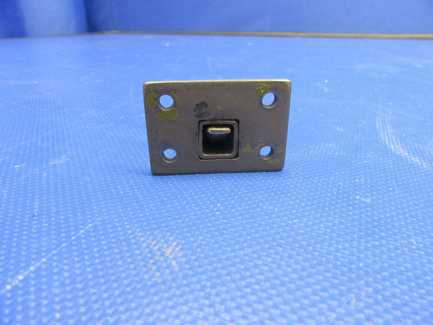 Cessna P210N Latch Pin & Guide Cabin Door 2117127-2, 2117124-1 (0521-337)