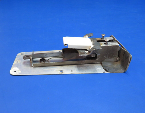 Piper PA-28-180 Cabin Door Latch Assembly P/N 68188-00, 68188-000 (0423-344)