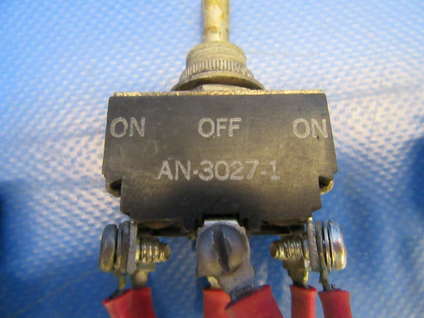 Cessna 310 / T310Q Toggle Switches P/N AN-3027-1 LOT OF 3 (0519-489)