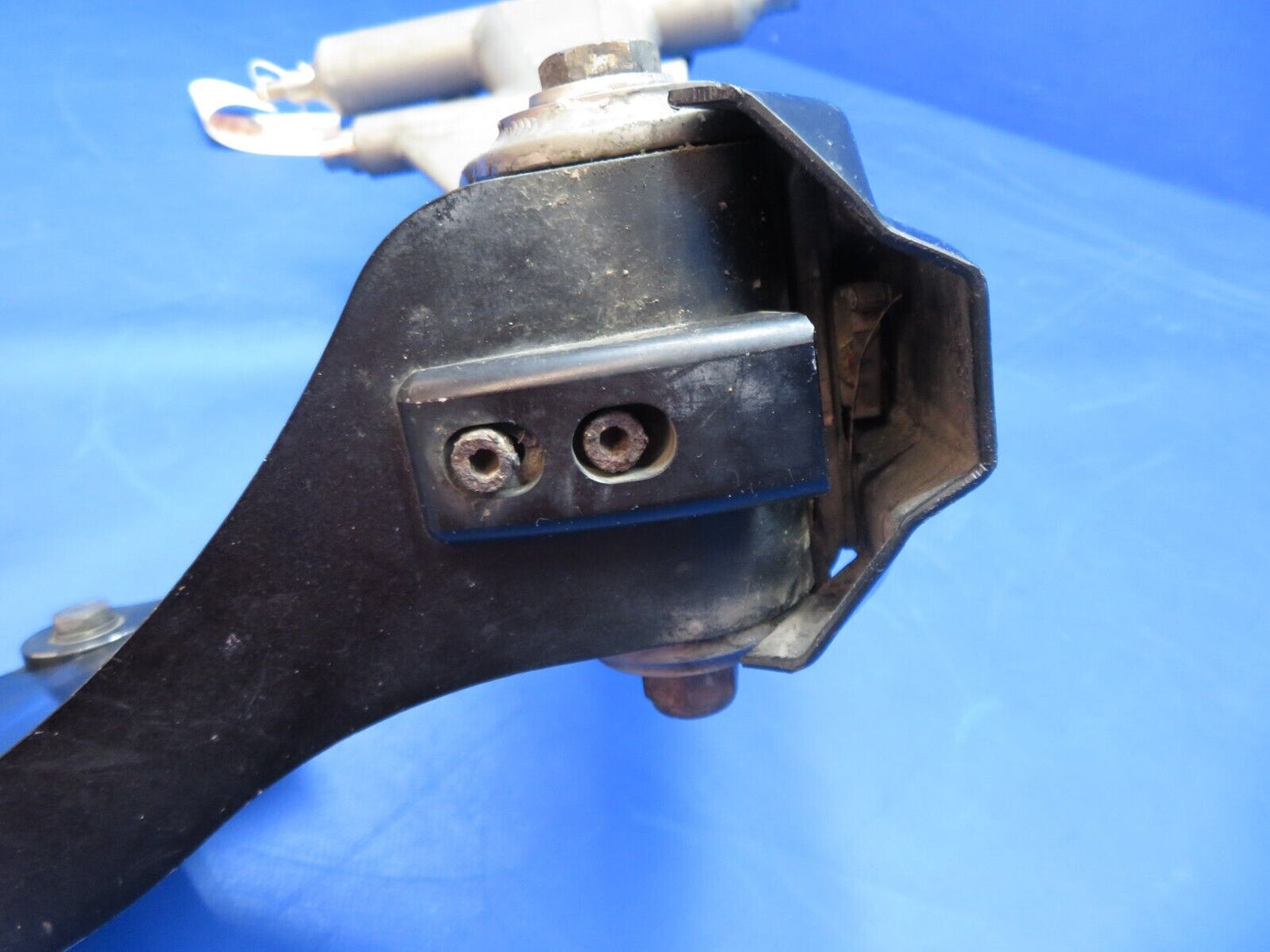 Diamond DA-42 RH Main Gear Leg Assy P/N D60-3217--22-00_01 (0623-476)
