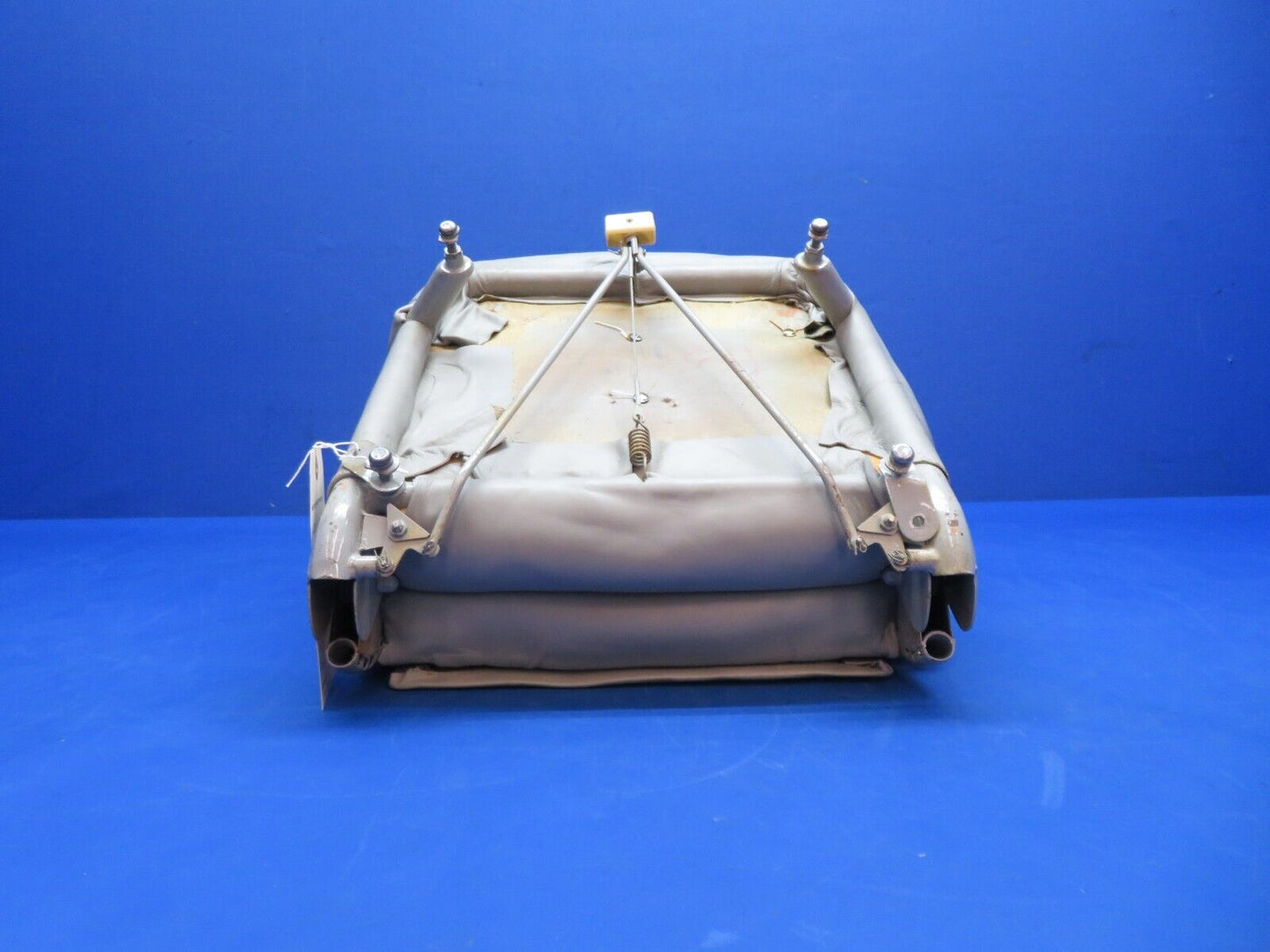 Cessna 310 / 310Q LH / RH AFT Seat Assy Grey Leather P/N 0812825-20 (0823-671)