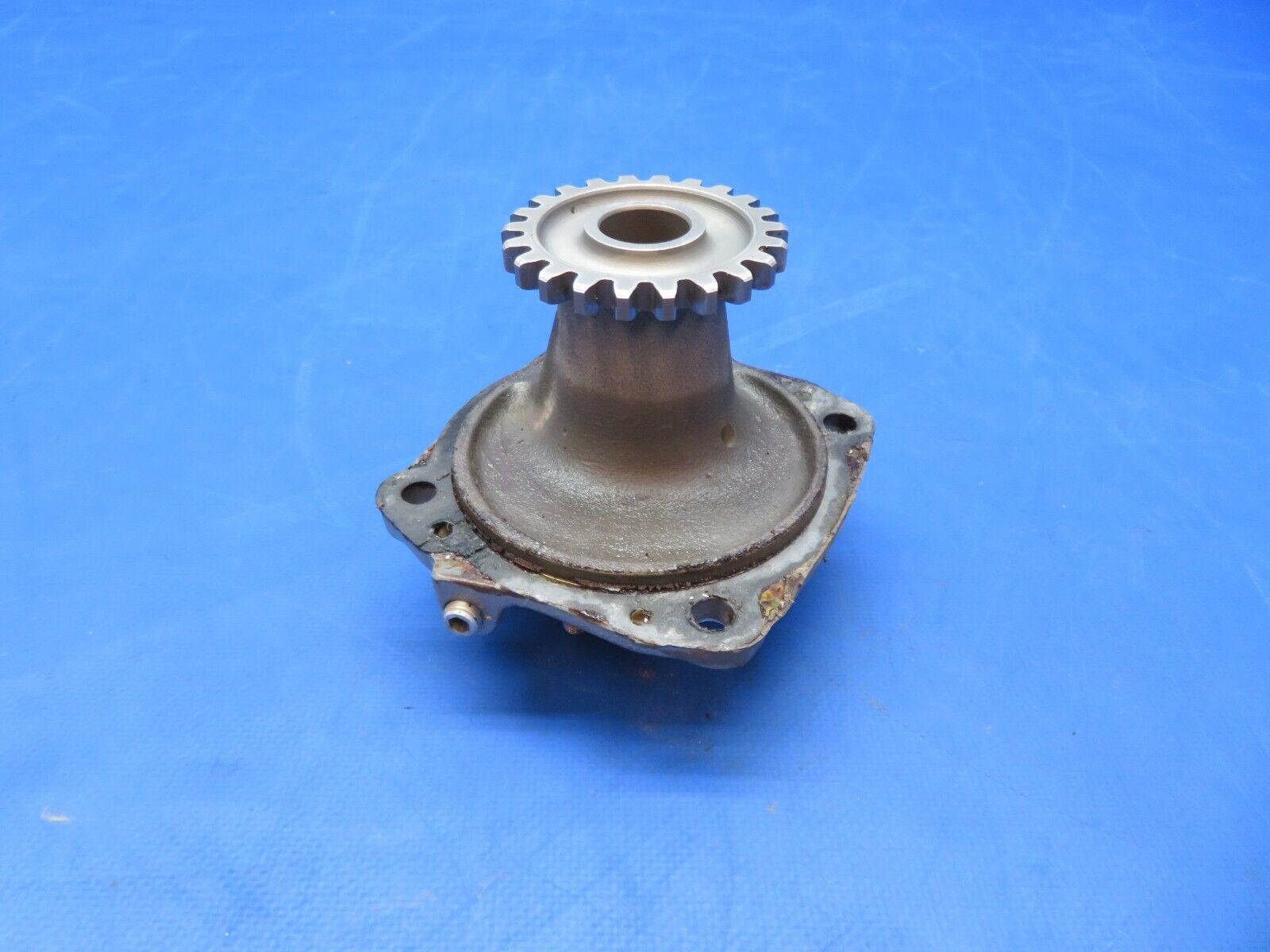 Continental E-225-8 RH Accessory Drive Adapter Shaft Gear P/N A36055 (0823-373)