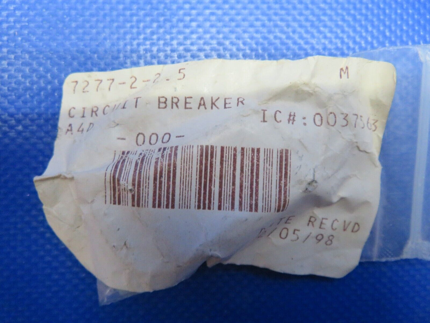Klixon 2-1/2 amp Circuit Breaker P/N 7277-2-21/2 LOT OF 2 NOS (0224-227)