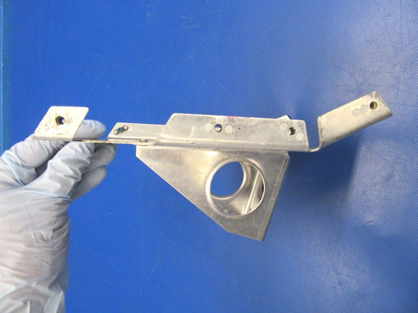 Cessna 210 E Panel LWR Pedestal Fuel Bracket P/N 1261445-2 (0618-127)