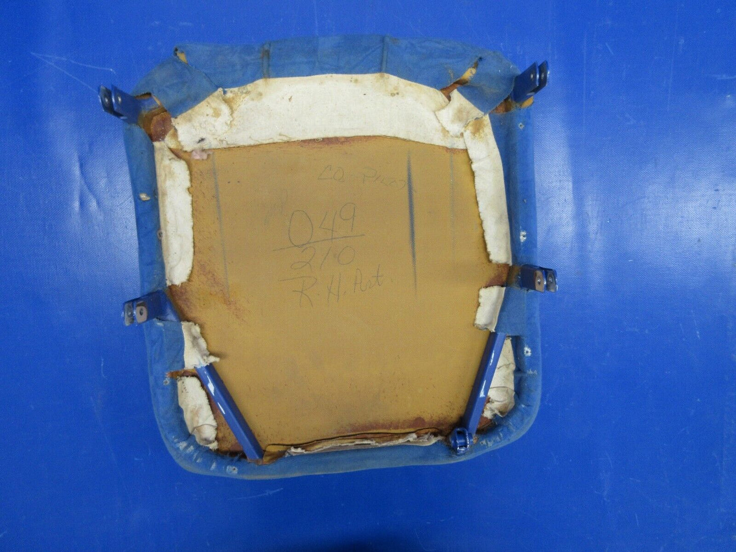 Cessna 210 Seat Back and Bottom Co-Pilot P/N 1214113-3 FOR PARTS (1223-620)