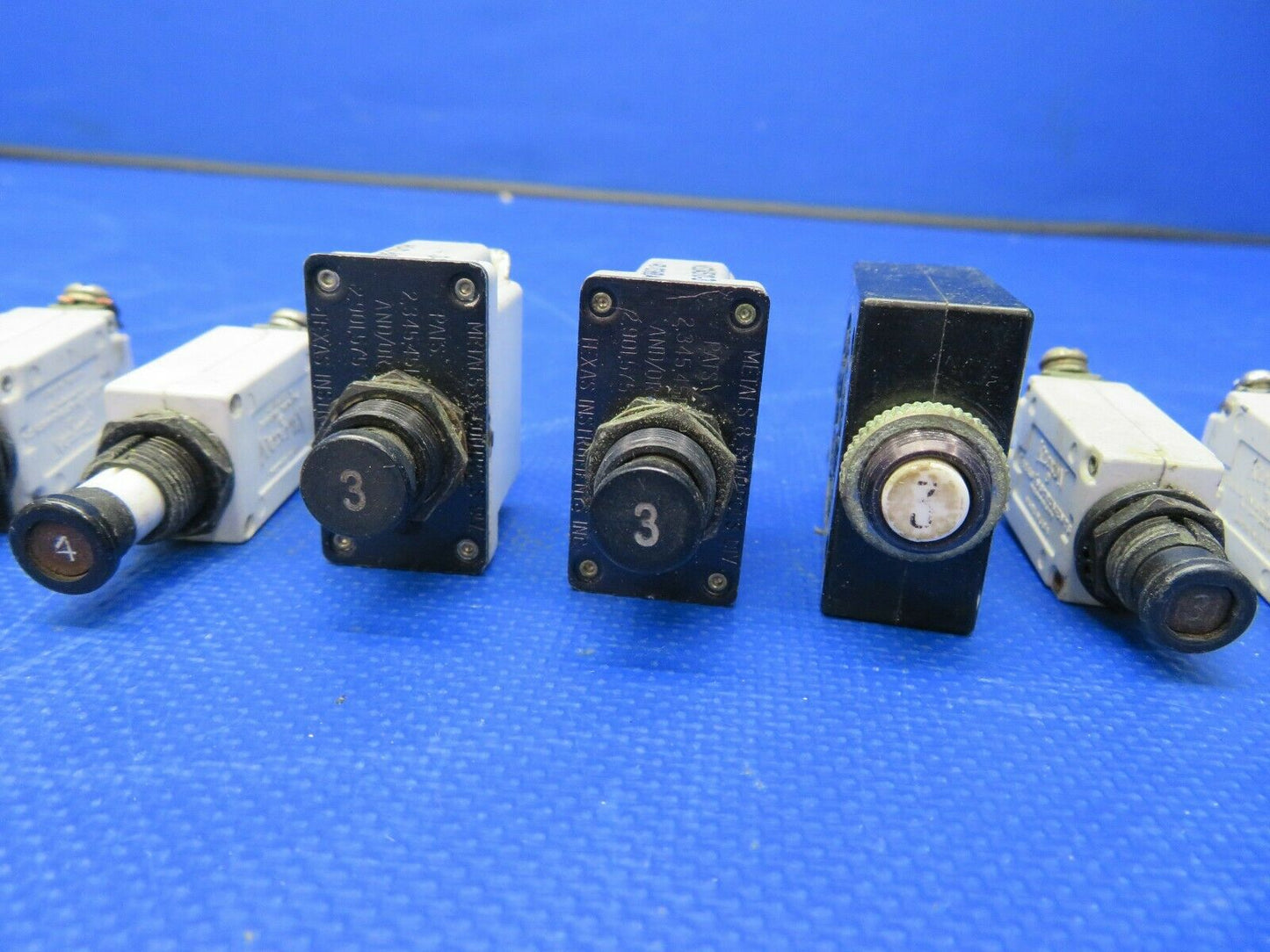 Beech 95-B55 Baron Circuit Breakers P/N 7277-2-5, 7277-2-3 LOT OF 17 (0721-759)