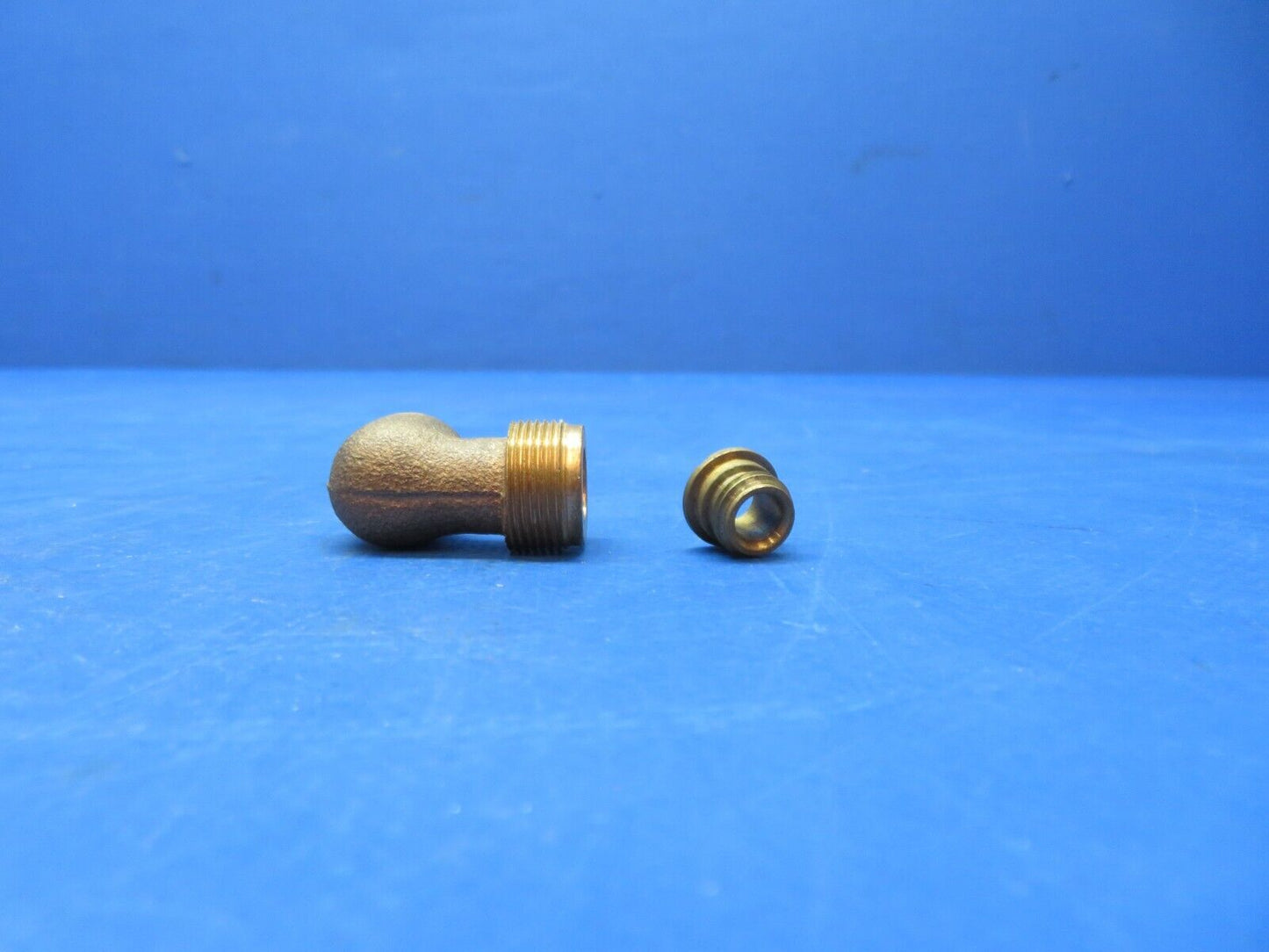 Fitting & Insert P/N 6818, 6817 NOS (1023-189)