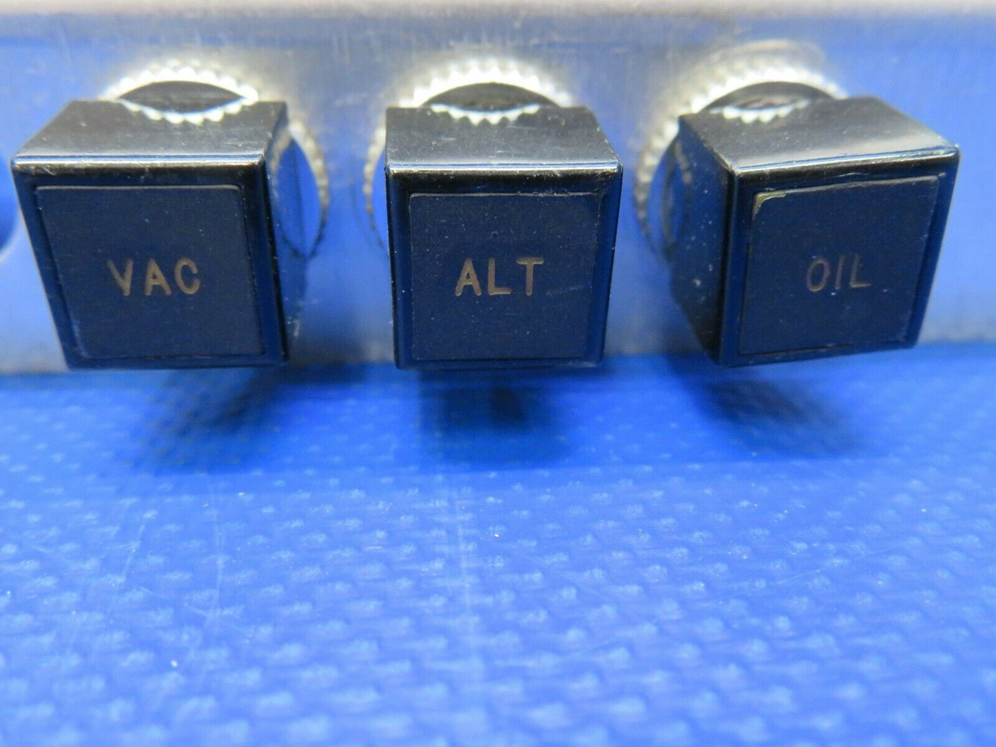 Piper PA-32R-300 Lance Annunciator & Press to Test Lights 1 LOT (0121-306)