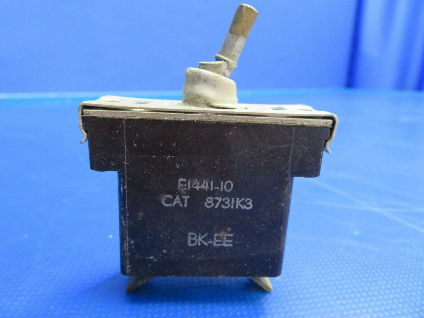 Beech G35 Bonanza Toggle Switches LOT OF 6 P/N 8731K3 (0620-361)