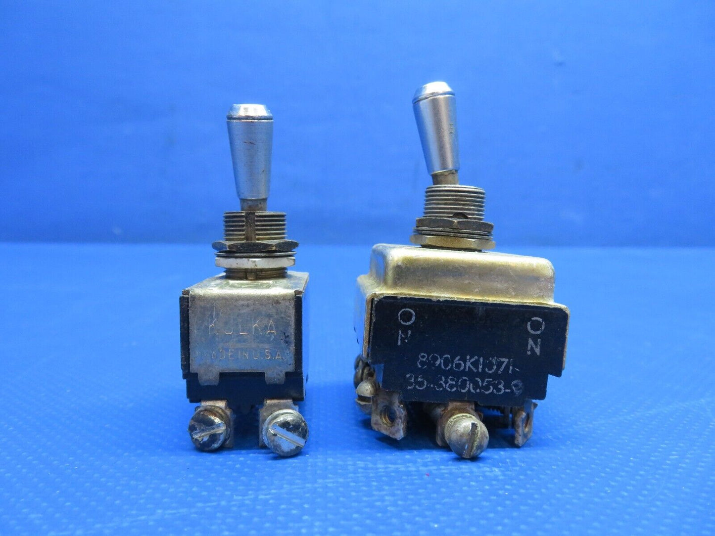 Beech D95A Travel Air Toggle Switches & Circuit Breakers LOT OF 13 (0324-1725)