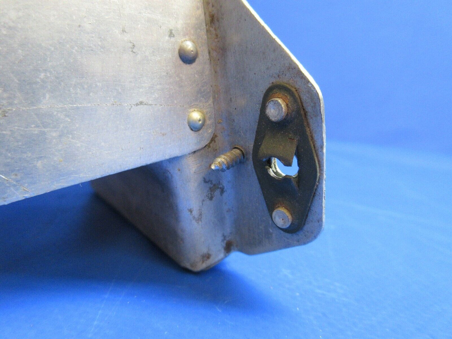 Beech C-35 Bonanza Landing Gear Visual Indicator Assy P/N 35-815144 (1023-774)