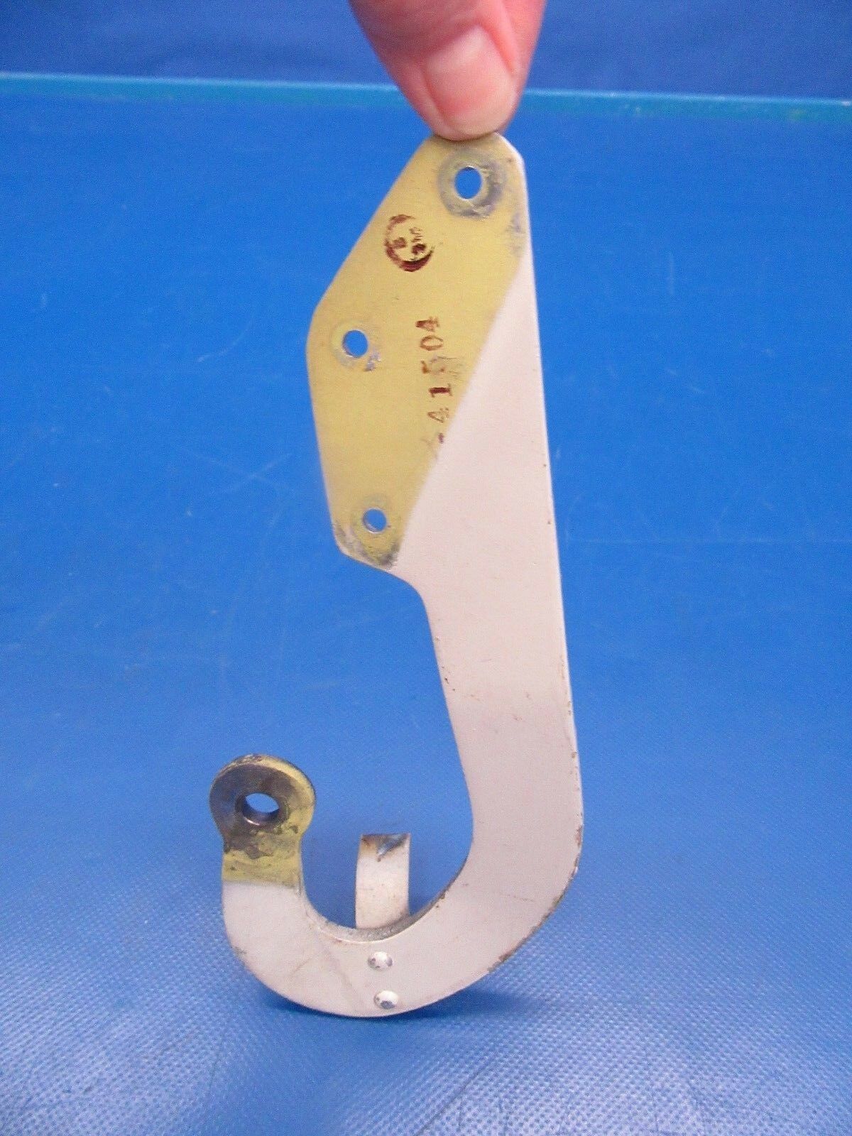 Beech Baron 58P Hinge FWD Nose Baggage P/N 002-410055-41 (0618-196)