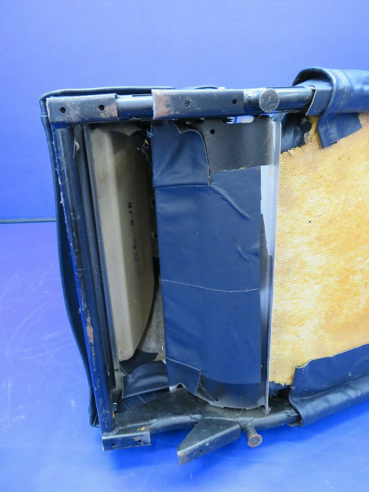 Piper PA-32RT-300 Lance Seat RH Center AFT Facing #4 (0521-790)
