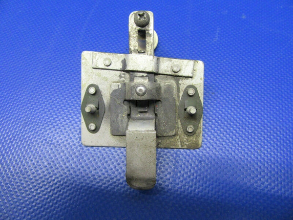 1963 Cessna 172 Thumb Latch Door Lock Assembly P/N 0411590-1 (0321-203)