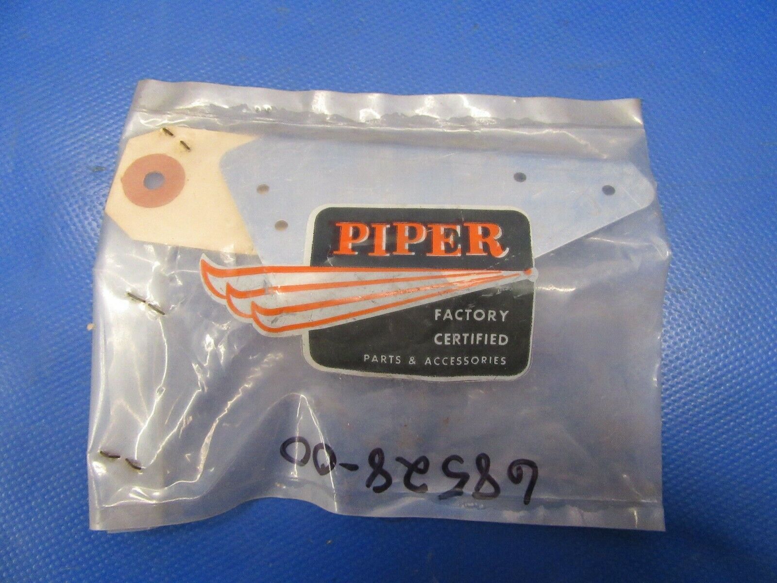 Piper Cherokee Gusset LWR Cockpit Frame P/N 68528-00 / 68528-000 NOS (0219-417)