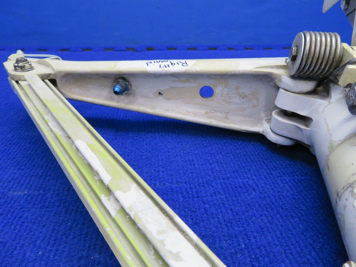 Beech 58 Baron Main Gear RH P/N 95-810002-36 (0422-01)