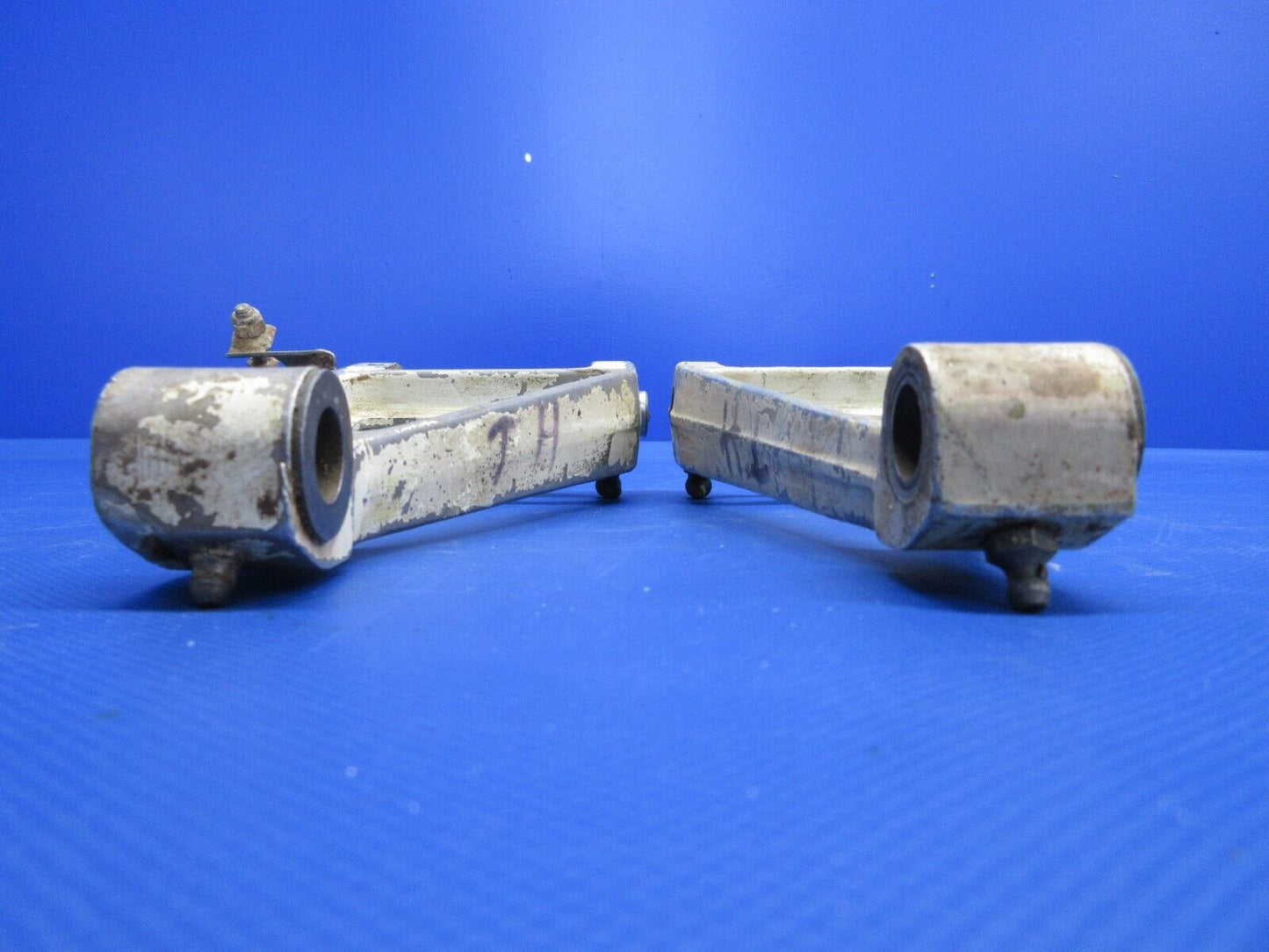 Beech 18 Landing Gear Torque Knee P/N 404-188408 SET (0224-1323)
