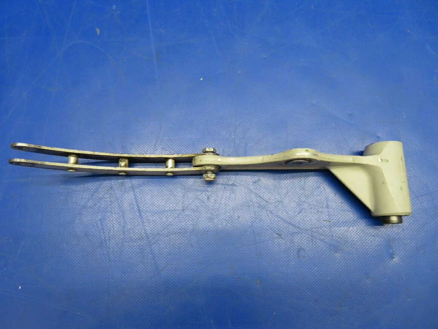 Cessna 310P Bellcrank Assy RH Main Gear P/N 0841104-4 (0620-741)