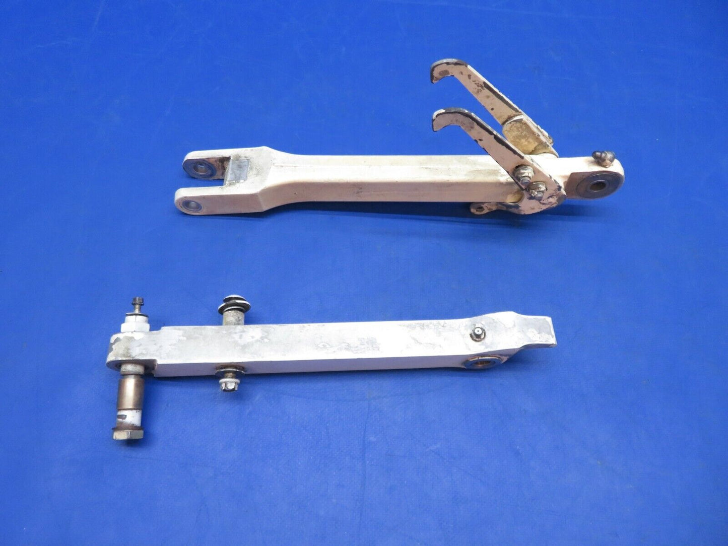 Cessna 310 / 310Q LH Side Brace Assy MG Retract P/N 5141001-33 (0823-787)