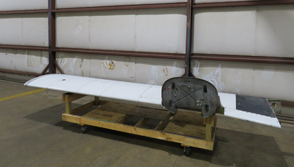 1978 Piper PA-34-200T Seneca RH Wing P/N 37093-04 (0423-103)