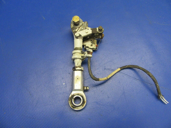 Piper PA-32RT-300 Lance Link Main Gear w/ Switch LH 67797-004 (0621-663)