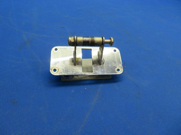 Rockwell Commander 112A Bracket RH Door Catch P/N 43714-502 (1020-332)