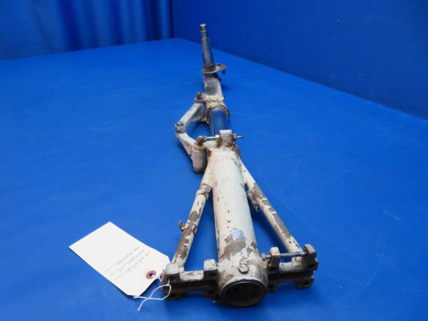 Early Cessna 310 / 310B RH Main Gear Assy P/N 0841000-96 FOR PARTS (1223-188)