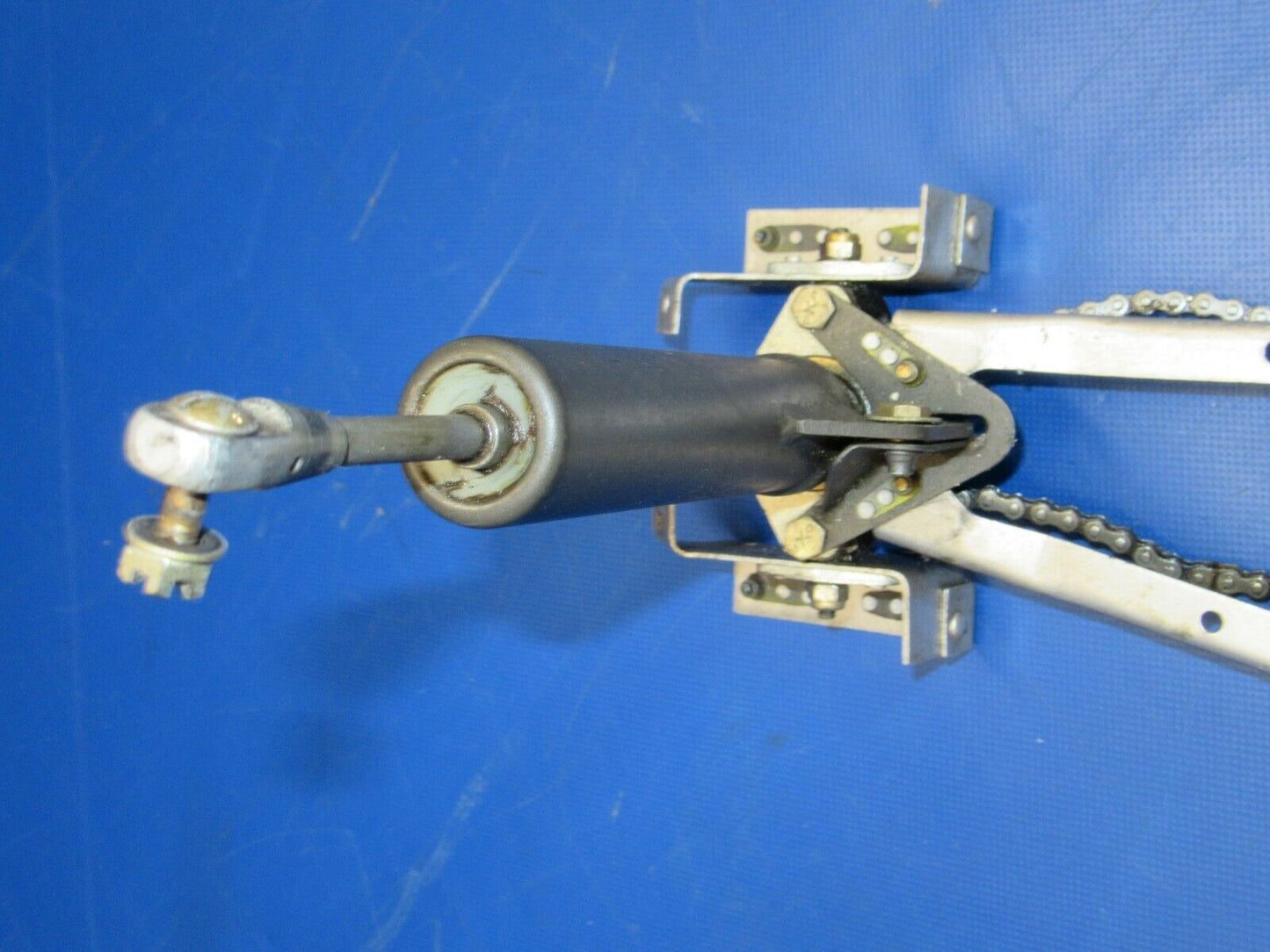 Cessna 210 / P210N Rudder Trim Bungee & Chain 1261462-1 (0919-77)